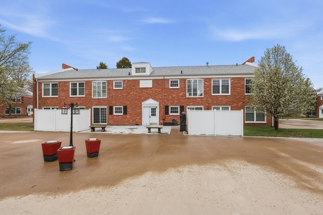 3215 E Locust Street A1-3, Davenport, IA 52803