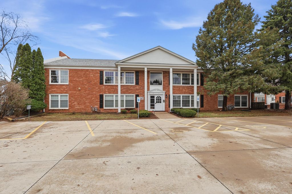 3215 E Locust Street A1-3, Davenport, IA 52803