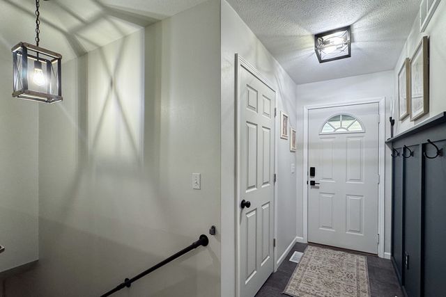 106 Thornhill Drive, Poplar Grove, IL 61065