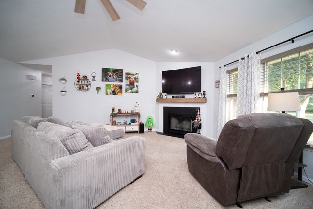 106 Thornhill Drive, Poplar Grove, IL 61065