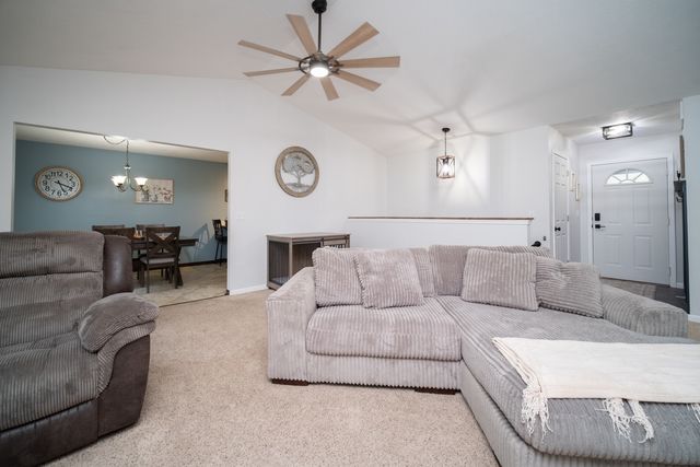 106 Thornhill Drive, Poplar Grove, IL 61065