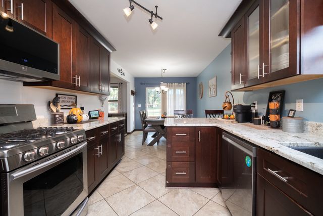 106 Thornhill Drive, Poplar Grove, IL 61065