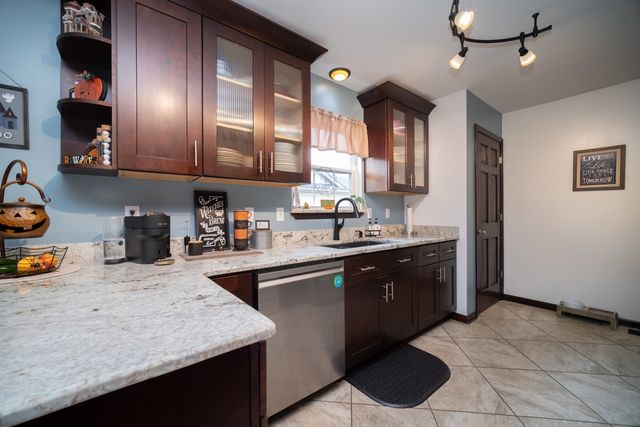 106 Thornhill Drive, Poplar Grove, IL 61065