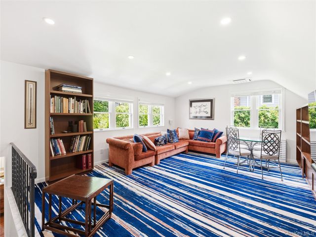 17 Glenwood Drive, Great Neck, NY 11021