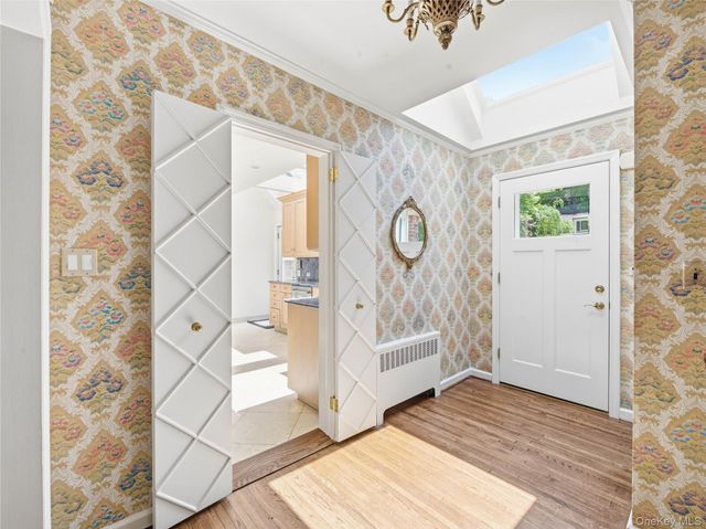 17 Glenwood Drive, Great Neck, NY 11021