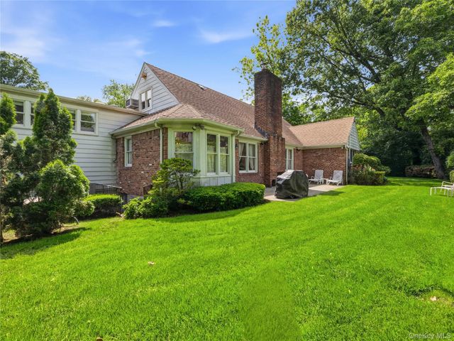 17 Glenwood Drive, Great Neck, NY 11021