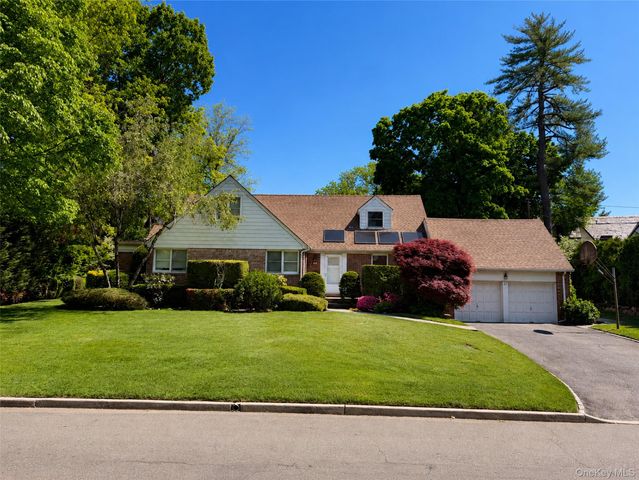 17 Glenwood Drive, Great Neck, NY 11021