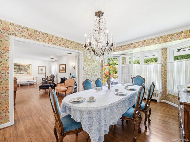 17 Glenwood Drive, Great Neck, NY 11021