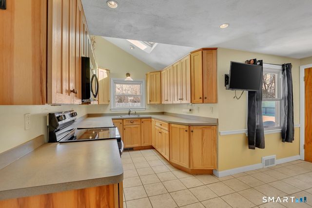 50 Davis Road, East Hartford, CT 06118