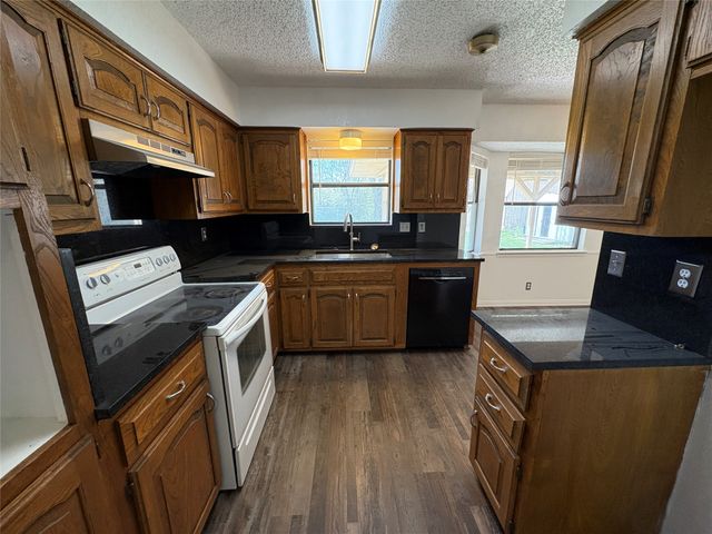 8111 Llano Avenue, Benbrook, TX 76116