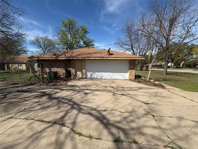 8111 Llano Avenue, Benbrook, TX 76116