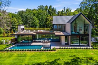 28 Watch Way, Lloyd Harbor, NY 11743