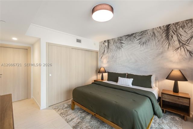 1000 Brickell Plaza 2704, Miami, FL 33131