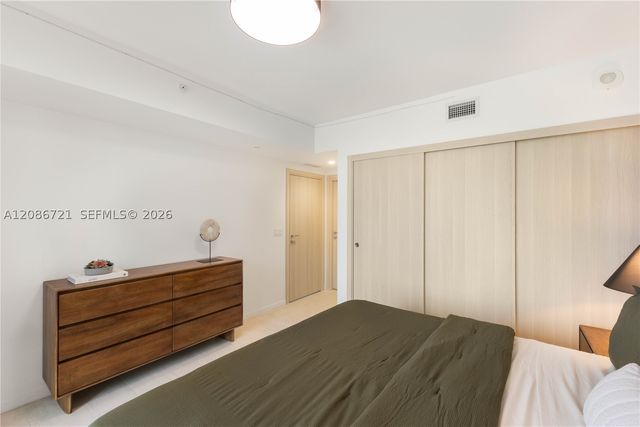 1000 Brickell Plaza 2704, Miami, FL 33131