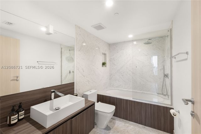 1000 Brickell Plaza 2704, Miami, FL 33131