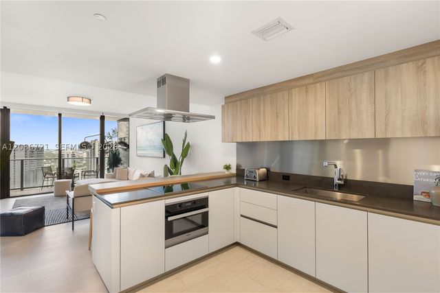 1000 Brickell Plaza 2704, Miami, FL 33131
