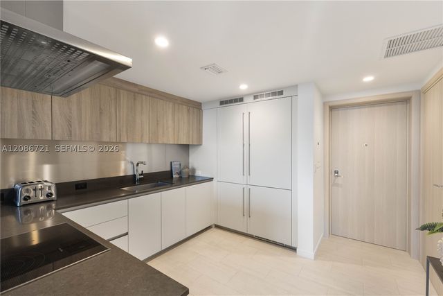 1000 Brickell Plaza 2704, Miami, FL 33131