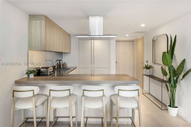 1000 Brickell Plaza 2704, Miami, FL 33131