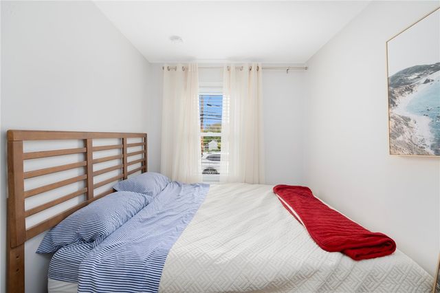 66 Knowlesway Upper unit, Narragansett, RI 02882