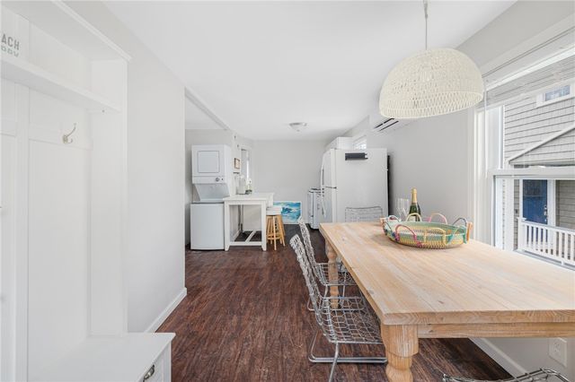 66 Knowlesway Upper unit, Narragansett, RI 02882