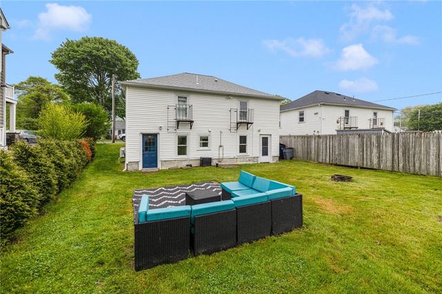 66 Knowlesway Upper unit, Narragansett, RI 02882