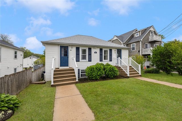 66 Knowlesway Upper unit, Narragansett, RI 02882