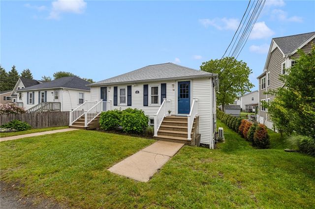 66 Knowlesway Upper unit, Narragansett, RI 02882