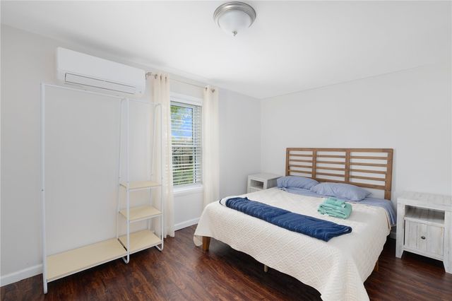 66 Knowlesway Upper unit, Narragansett, RI 02882