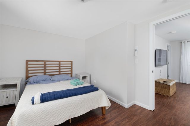 66 Knowlesway Upper unit, Narragansett, RI 02882