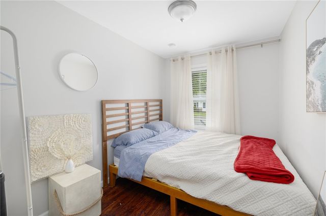 66 Knowlesway Upper unit, Narragansett, RI 02882