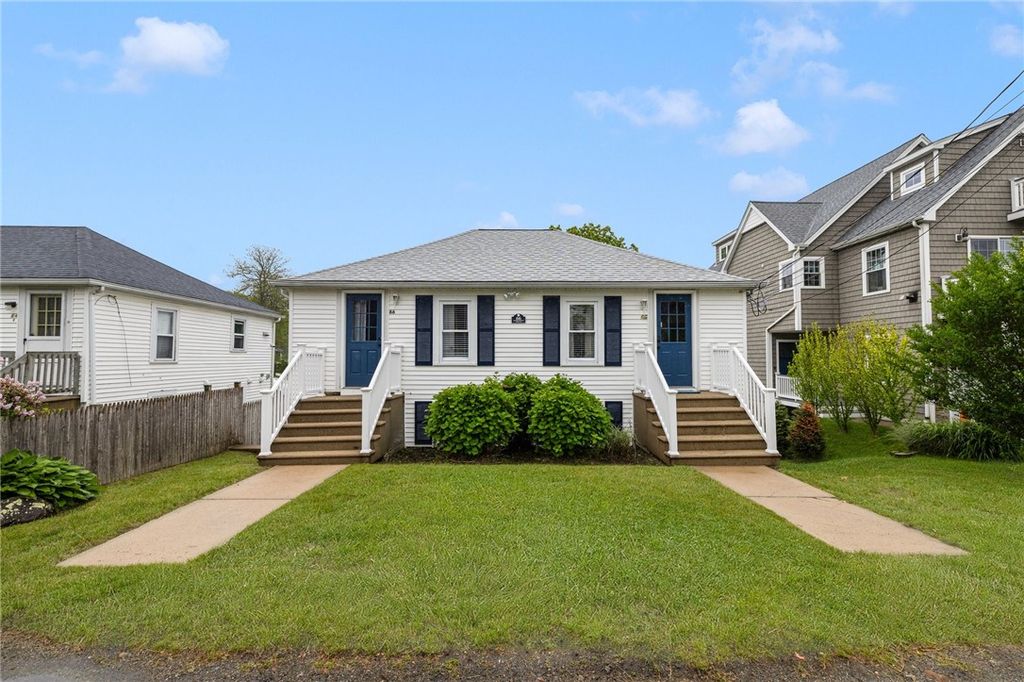 66 Knowlesway Upper unit, Narragansett, RI 02882