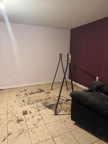 2620 S SANTA FE, Wichita, KS 67216