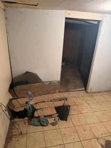 2620 S SANTA FE, Wichita, KS 67216