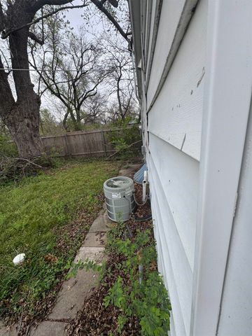 2620 S SANTA FE, Wichita, KS 67216