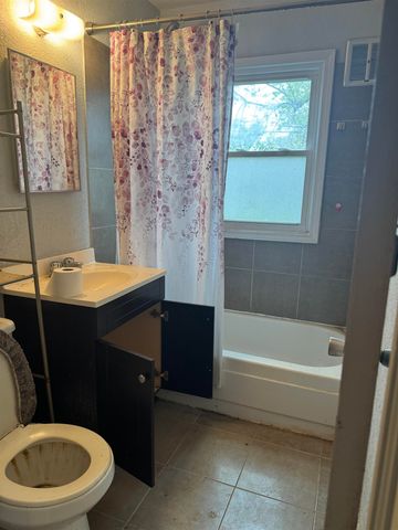 2620 S SANTA FE, Wichita, KS 67216