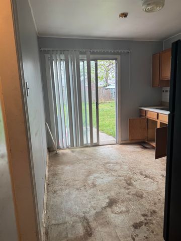 2620 S SANTA FE, Wichita, KS 67216