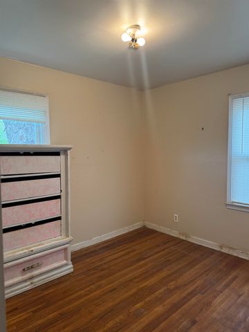 2620 S SANTA FE, Wichita, KS 67216