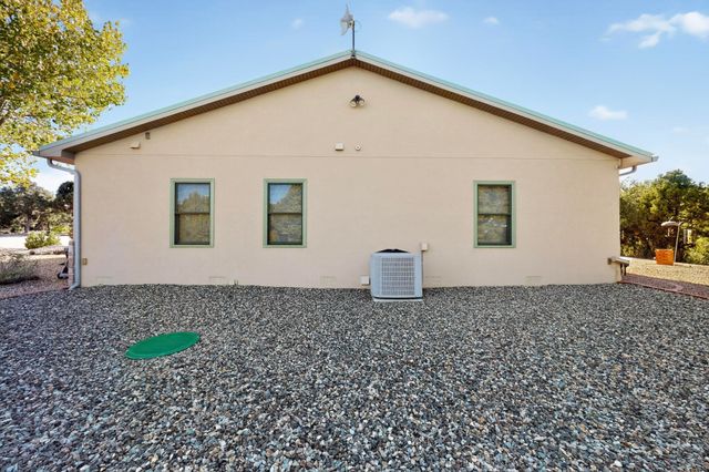 33 Western Trail, Tijeras, NM 87059