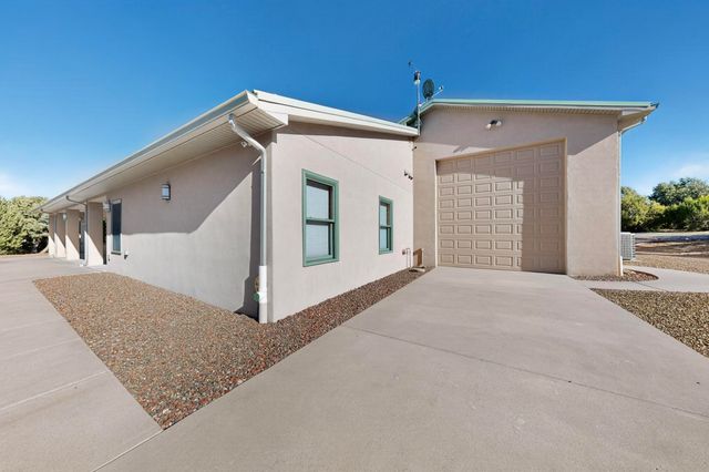 33 Western Trail, Tijeras, NM 87059