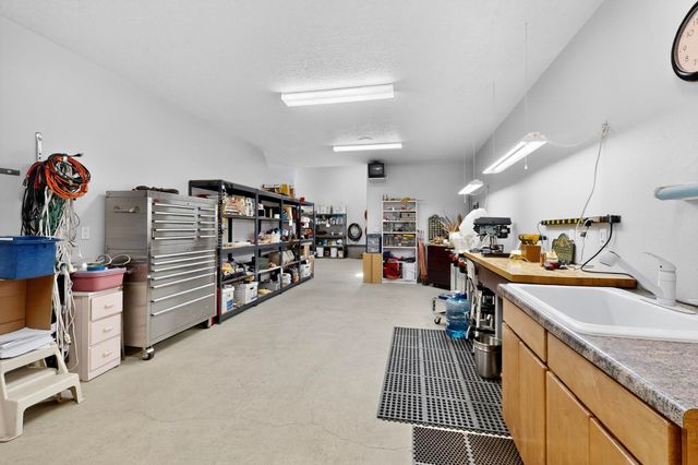 33 Western Trail, Tijeras, NM 87059