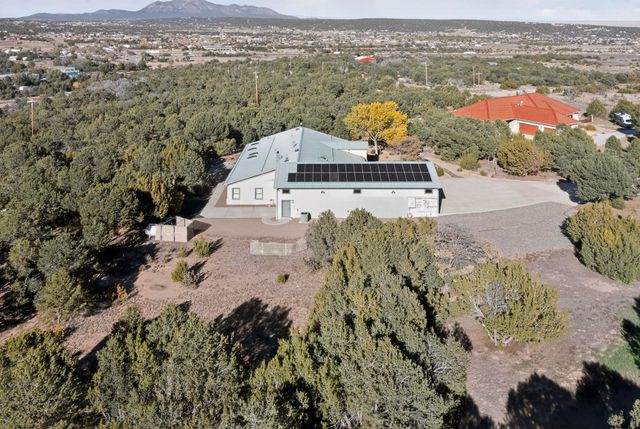 33 Western Trail, Tijeras, NM 87059