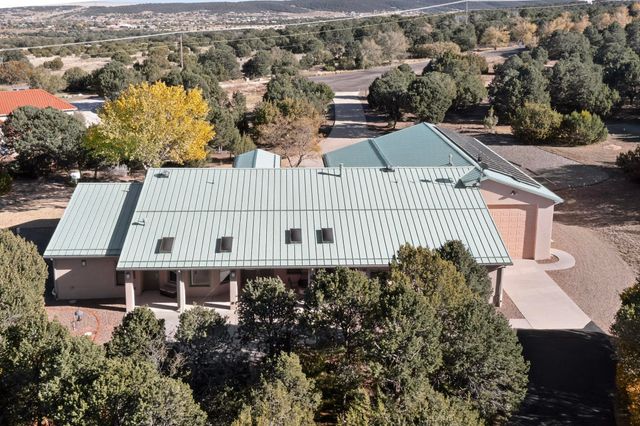 33 Western Trail, Tijeras, NM 87059