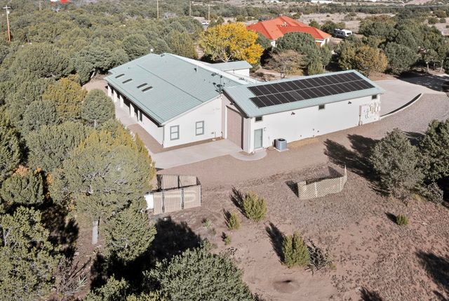 33 Western Trail, Tijeras, NM 87059