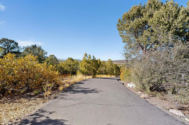 33 Western Trail, Tijeras, NM 87059