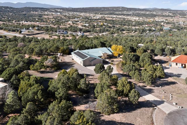 33 Western Trail, Tijeras, NM 87059