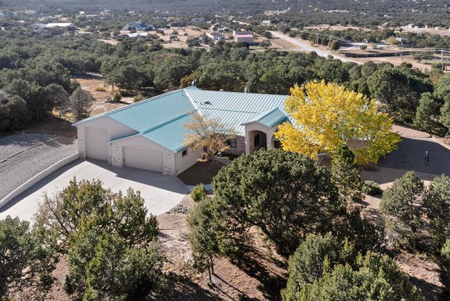 33 Western Trail, Tijeras, NM 87059