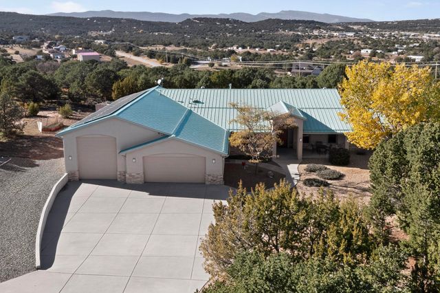 33 Western Trail, Tijeras, NM 87059