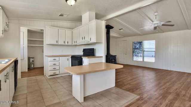 39805 N NEW RIVER Road, Phoenix, AZ 85086