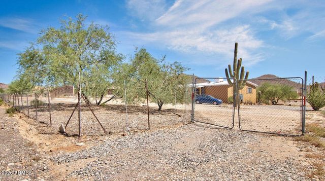 39805 N NEW RIVER Road, Phoenix, AZ 85086
