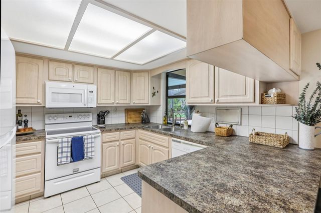 7809 PINEVIEW DRIVE, Odessa, FL 33556